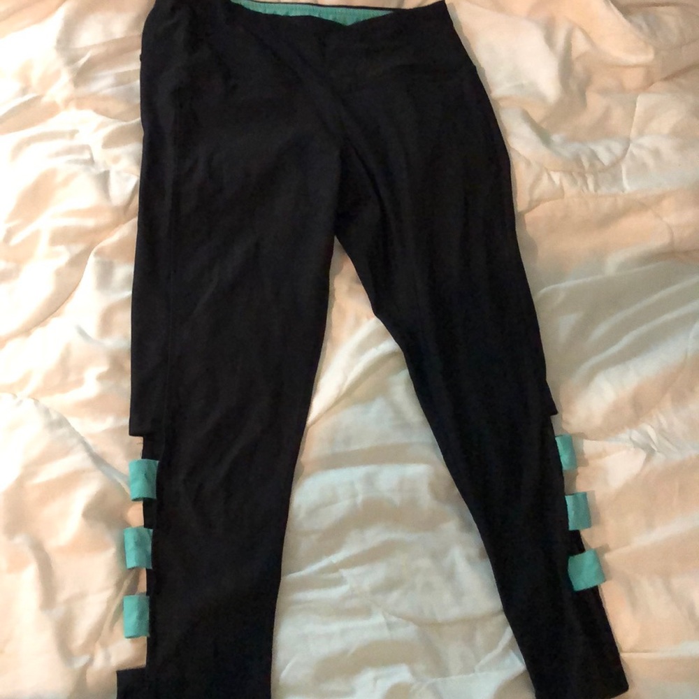 black capris leggings